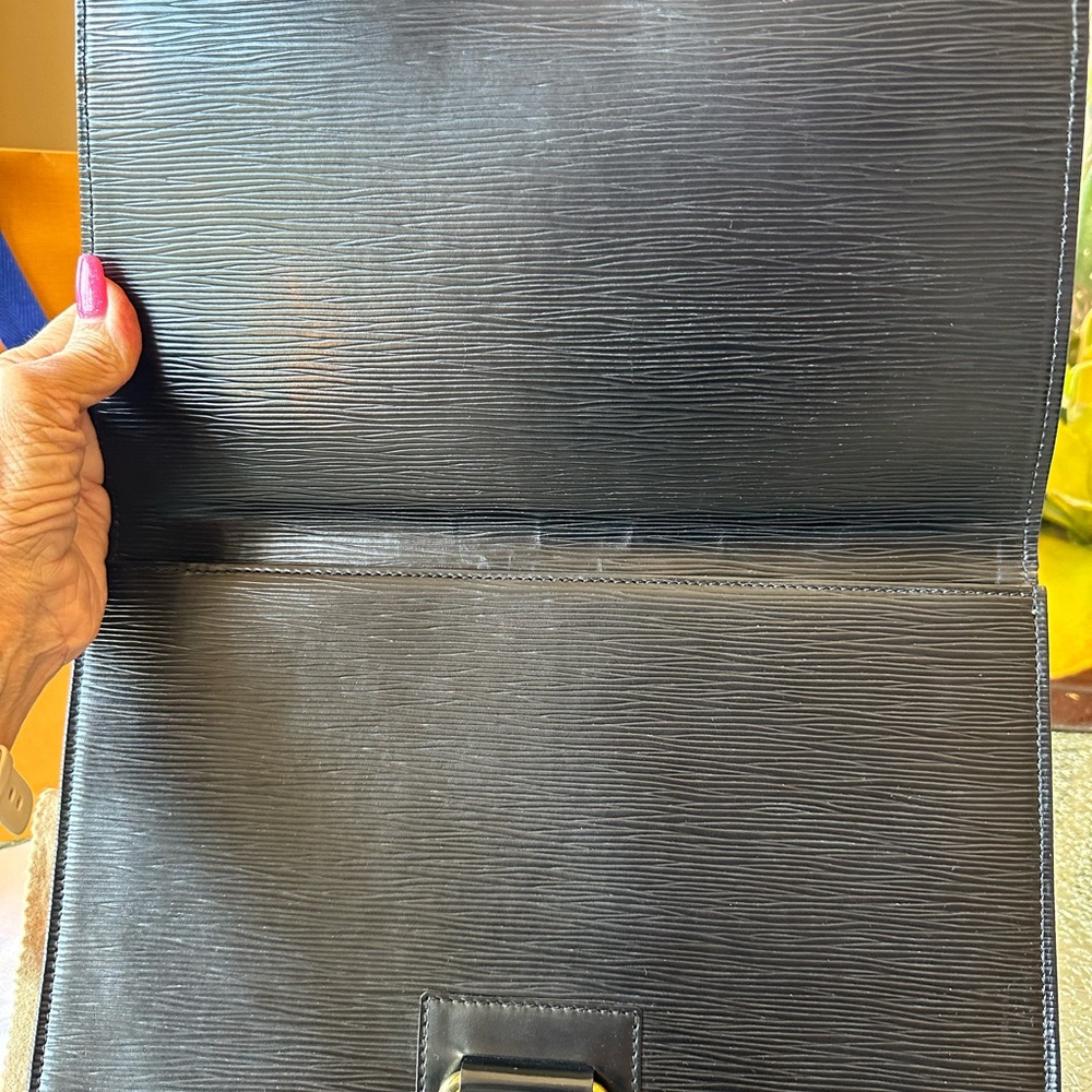 Louis Vuitton Epi Jena Clutch, Black, W/ dust bag, LB box & LV Gift bag. - Picture 12 of 16